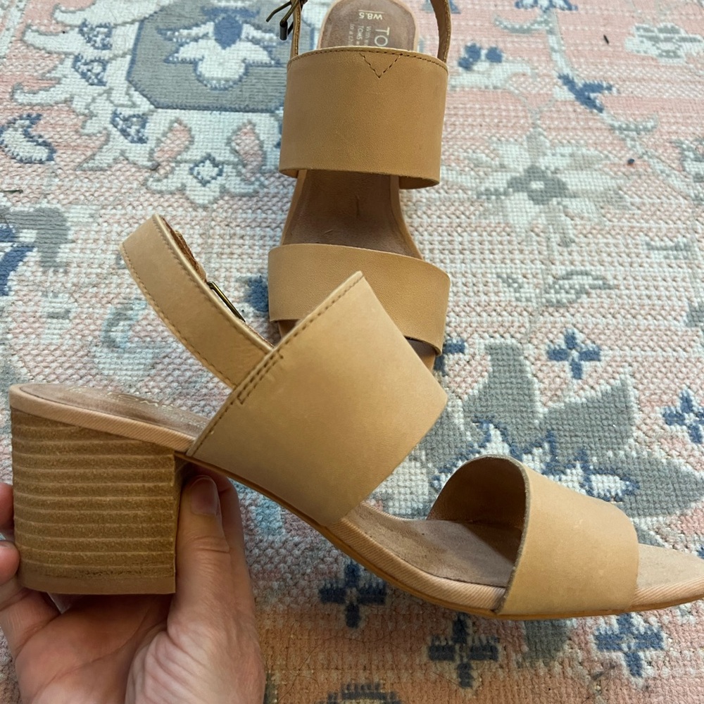 TOMS Women's Classic Tan Sandals - Picture 3 of 3